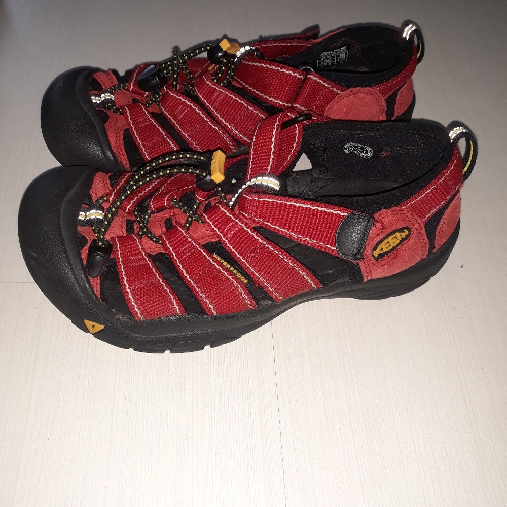 Boys 2 pair shoes Keen and timberland